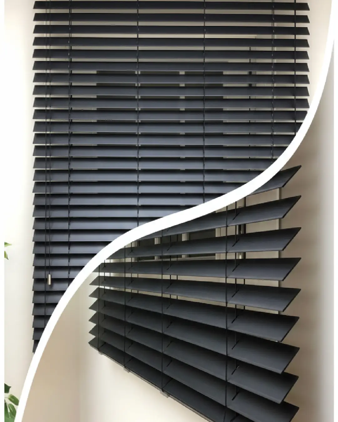 antrasit 50mm gerçek ahşap jaluzi perde – İpli mekanizmalı modern tasarım antrasit 50mm gerçek ahşap jaluzi perde – İpli mekanizmalı modern tasarım