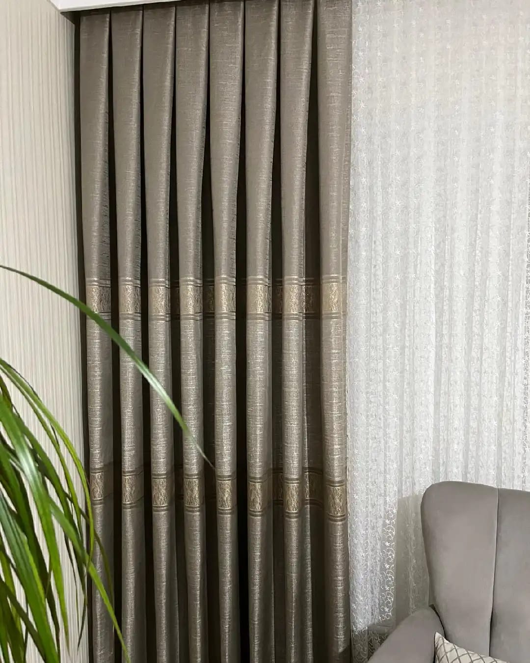 gold Şerit detaylı pano fon perde – modern ve lüks salon dekoru –1. kalite gold Şerit detaylı pano fon perde – modern ve lüks salon dekoru –1. kalite