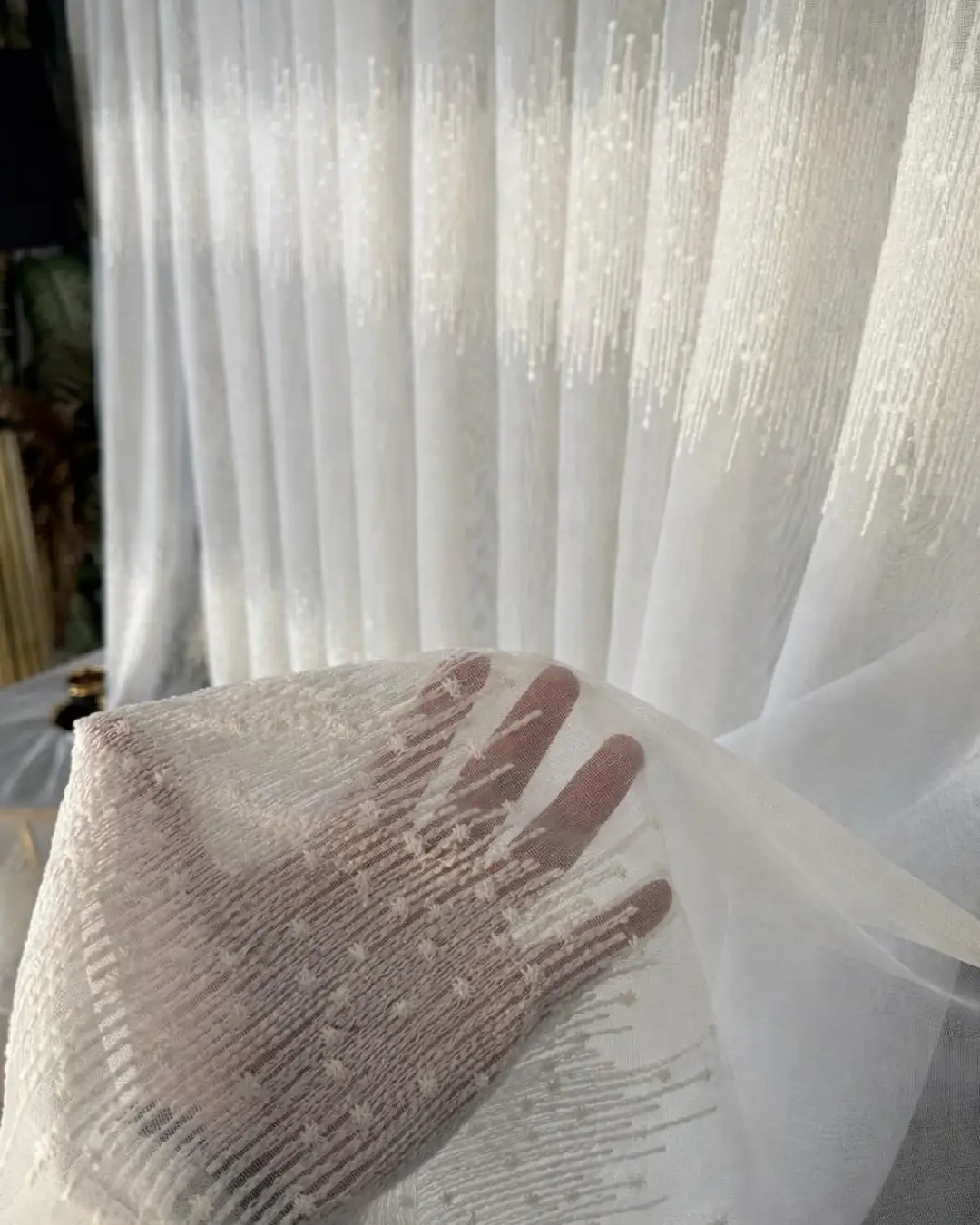 İnci bantlı nakışlı tül perde – Ütü gerektirmez, tüm pile seçenekleri mevcut İnci bantlı nakışlı tül perde – Ütü gerektirmez, tüm pile seçenekleri mevcut