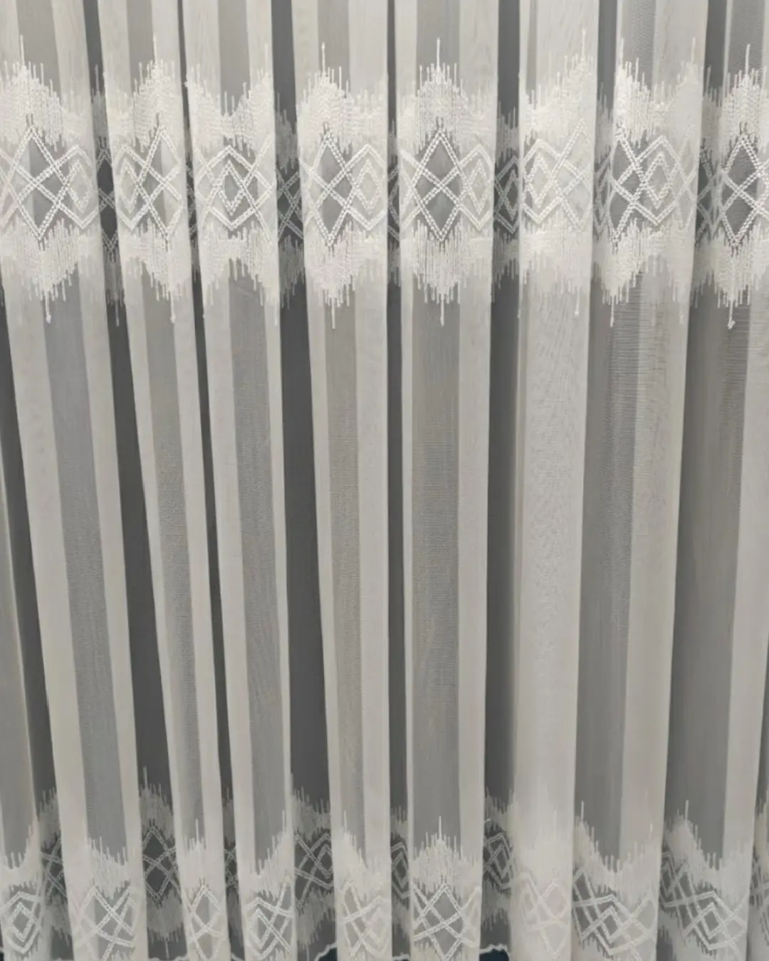 İnci prizma bantlı tül perde – Ütü gerektirmez, tüm pile seçenekleri mevcut İnci prizma bantlı tül perde – Ütü gerektirmez, tüm pile seçenekleri mevcut