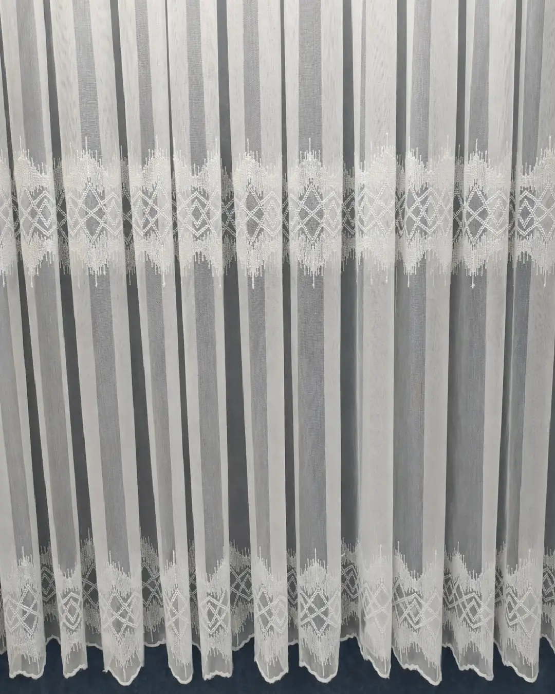 İnci prizma bantlı tül perde – Ütü gerektirmez, tüm pile seçenekleri mevcut İnci prizma bantlı tül perde – Ütü gerektirmez, tüm pile seçenekleri mevcut