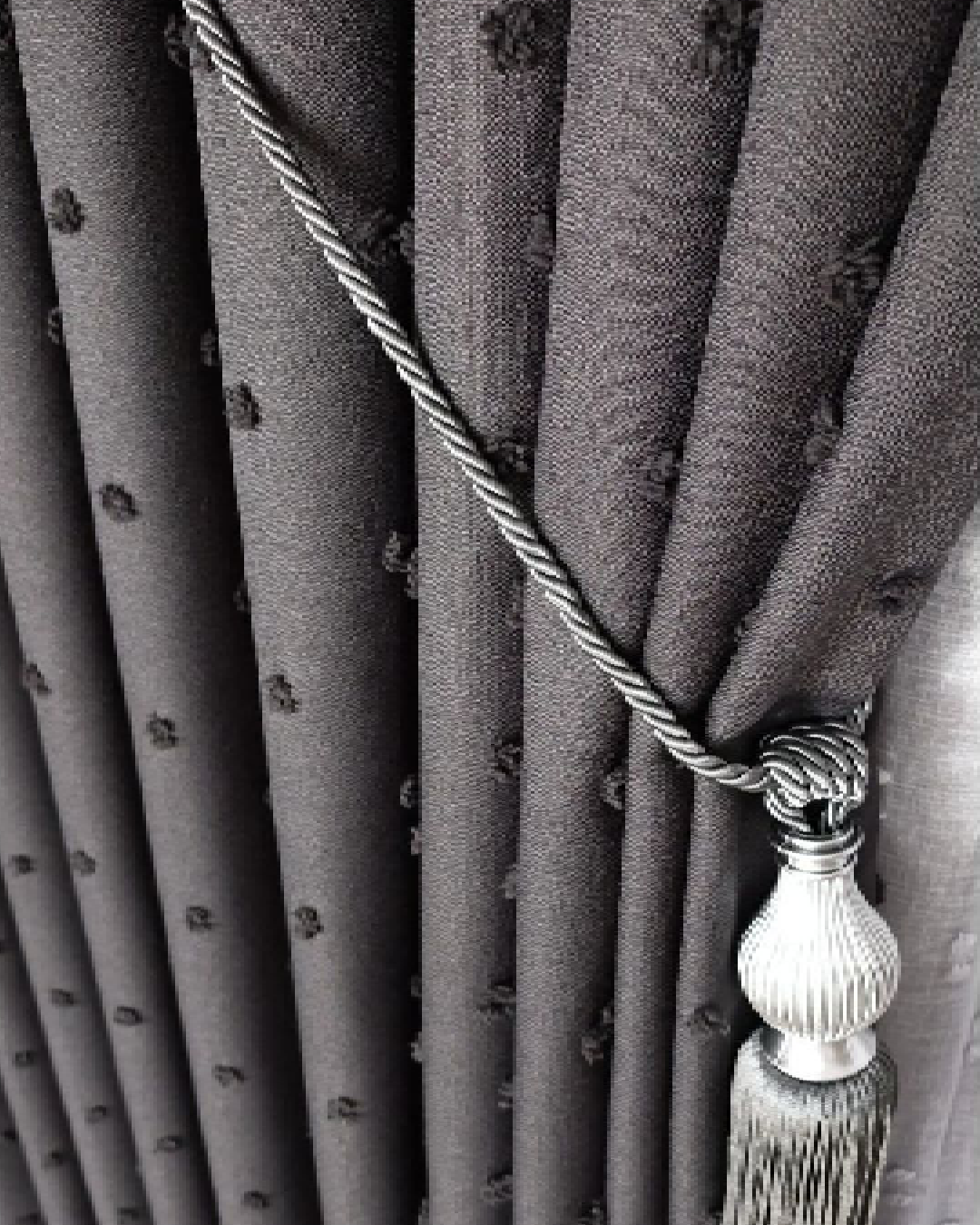 ponponlu antrasit pileli fon perde – dekoratif modern Şıklık ponponlu antrasit pileli fon perde – dekoratif modern Şıklık