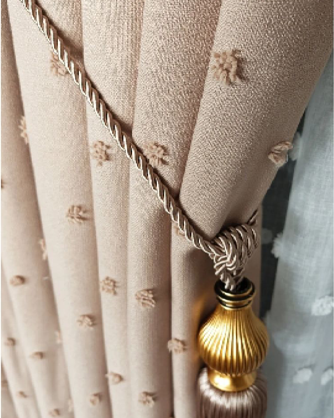 ponponlu bej pileli fon perde – dekoratif modern Şıklık ponponlu bej pileli fon perde – dekoratif modern Şıklık