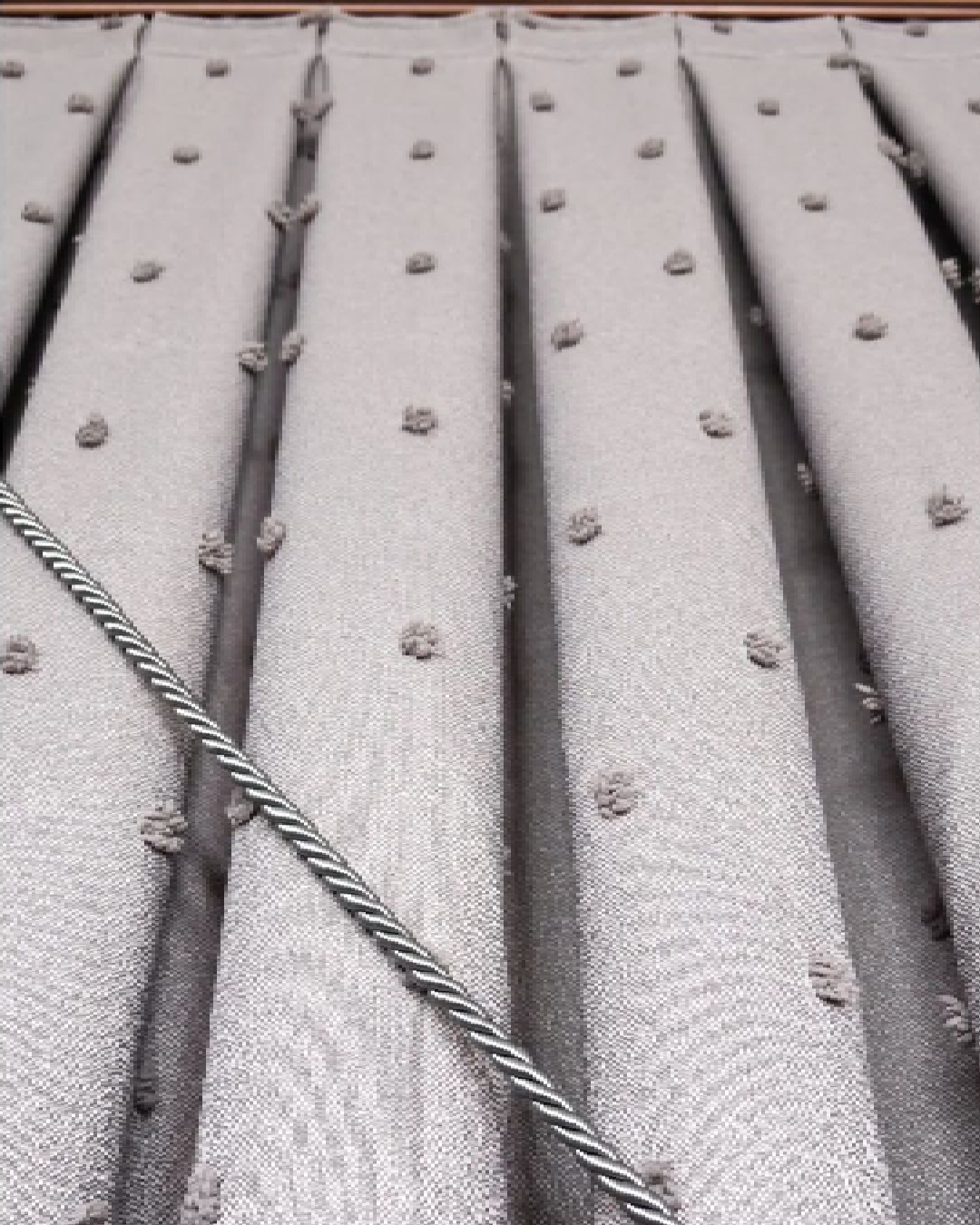 Ponponlu Gri Pileli Fon Perde – Dekoratif Modern Şıklık