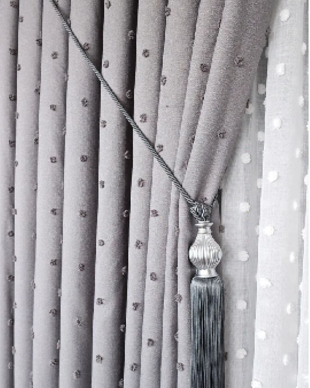 ponponlu gri pileli fon perde – dekoratif modern Şıklık ponponlu gri pileli fon perde – dekoratif modern Şıklık