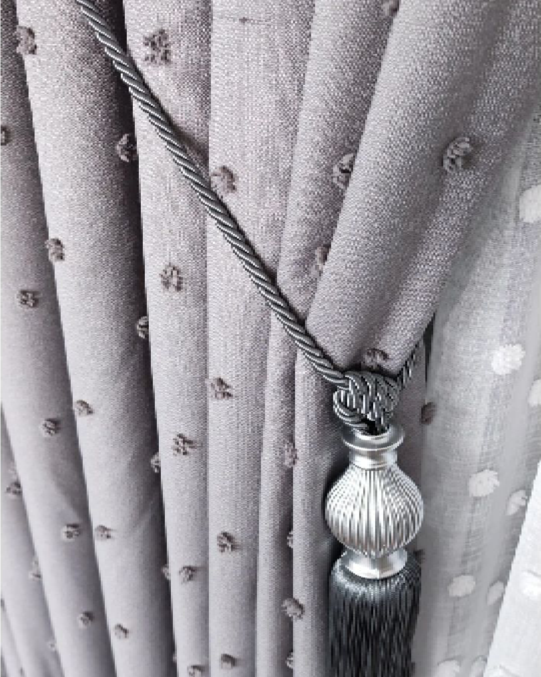 ponponlu gri pileli fon perde – dekoratif modern Şıklık ponponlu gri pileli fon perde – dekoratif modern Şıklık